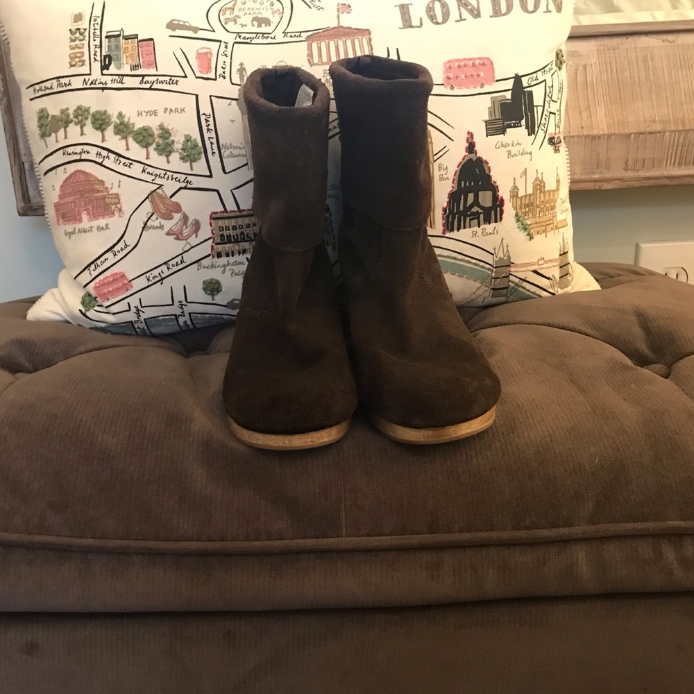 Brown Booties in Excellent Condition / Size 4